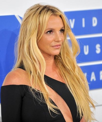Britney Spears 200 milyon dolara hepsini sattı!