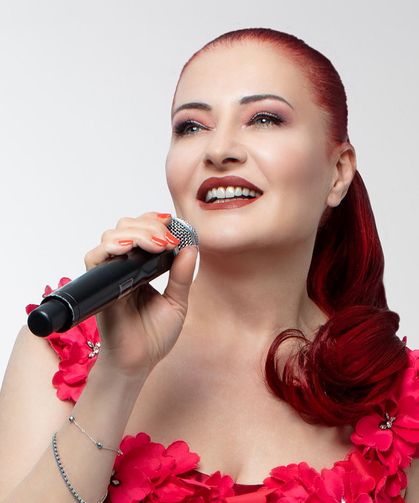 Candan Erçetin Lüleburgaz'daki çiftliğinde organik tarım yapıyor