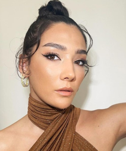 Aybüke Pusat imaj değiştirdi, beğeni yağmuruna tutuldu