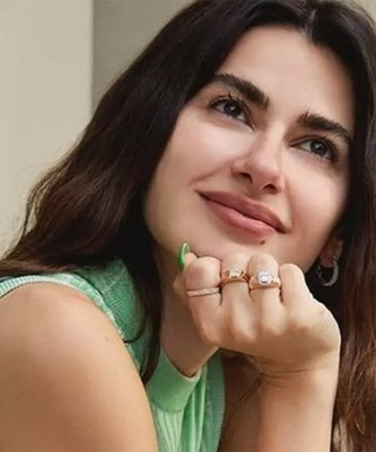 Nesrin Cavadzade köpeği için doğum günü partisi düzenledi