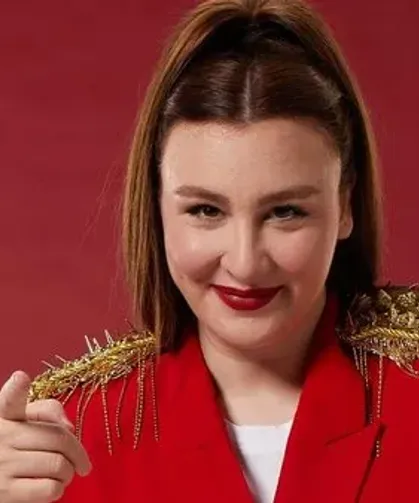 Yasemin Sakallıoğlu'ndan sürpriz proje!