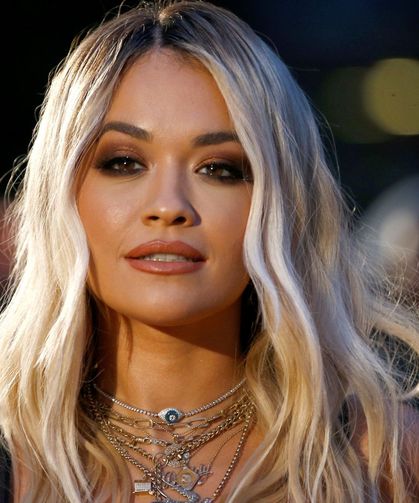 Rita Ora, üstsüz Instagram paylaşımlarıyla gündem oldu