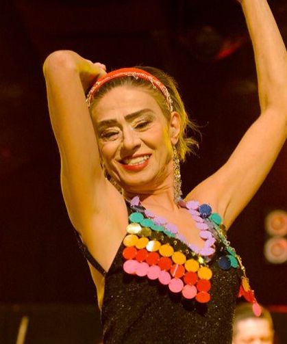 Yıldız Tilbe’den sahnede şok eden doğum günü çıkışı