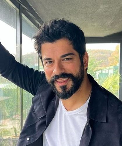 Burak Özçivit'in kariyerinde bir ilke imza atacak