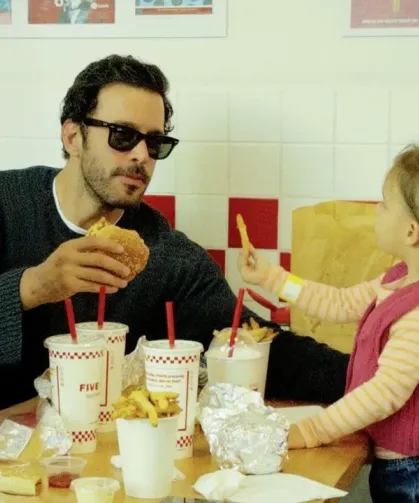 Barış Arduç, kızının geleceği için Paris'te kesenin ağzını açtı
