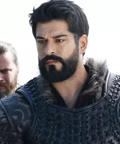 Burak Özçivit, Eyüpsultan’da 30 daireyi tek seferde aldı