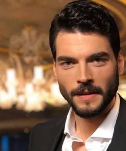 Akın Akınözü yeni sevgilisiyle görüntülendi