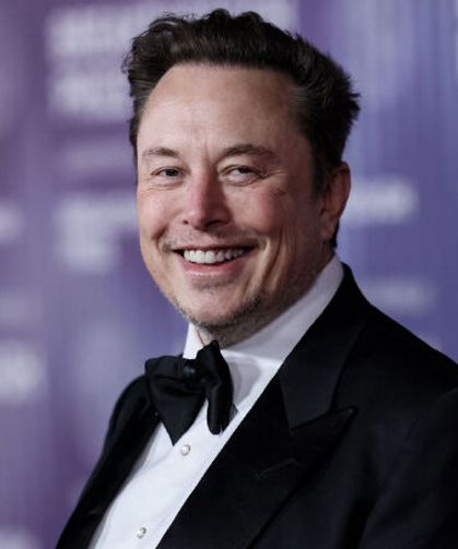 Elon Musk dünyanın ilk trilyoneri oldu