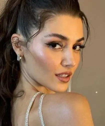 Usta oyuncu Nevra Serezli, Hande Erçel’e sahip çıktı!