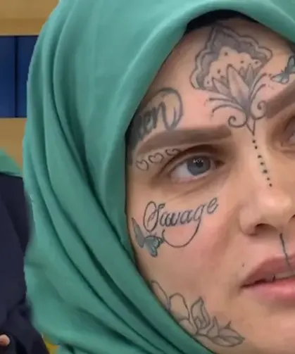 Yüzündeki dövmelerle gündem olan Nazan Ünal imzayı attı!