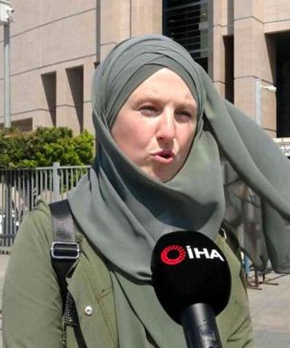 Özlem Doğan birbirine sarılan arkadaşların tutuklanmasını istedi