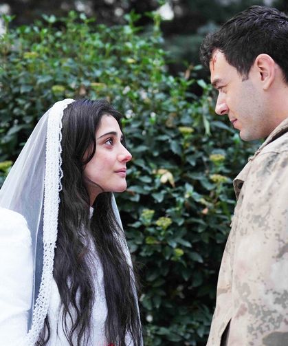 Sevdiğim Sensin'deki öpüşme sahnesi sosyal medyayı salladı!