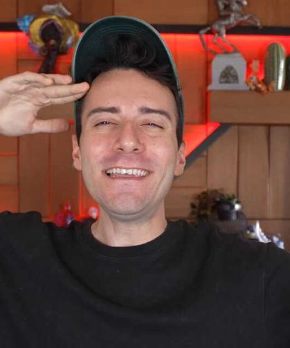 'Hayattayım' videosuyla geri dönen Enes Batur, özür diledi