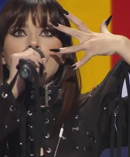 Eurovision’da ‘boğ beni’ sözleri diskalifiye yol açtı!