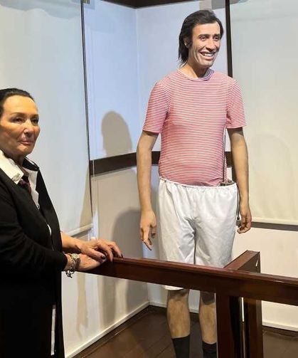 Gül Sunal, Kemal Sunal’ı görünce gözyaşlarını tutamadı!