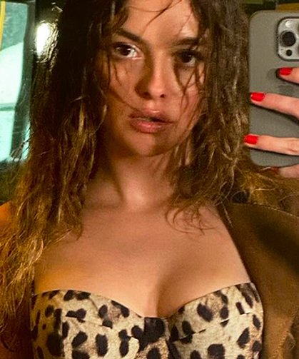 Melis Sezen leopar modasına uydu