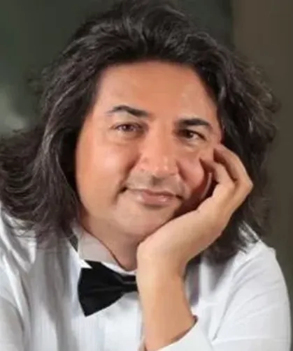 Şarkıcı Çelik, Hatay’da borçları kapattı, gıda dağıttı!