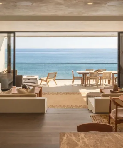 Ünlü oyuncu denize sıfır lüks evini satışa çıkardı