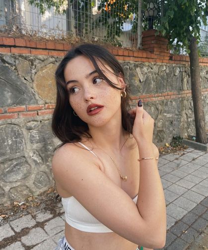 Çirkin dizisinin yıldızı Derya Pınar Ak'tan göz alıcı kareler