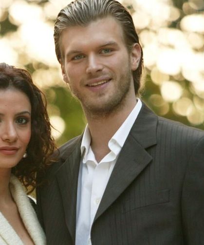 Songül Öden'den itiraf: Kıvanç Tatlıtuğ'yla öpüşünce annesi hastanelik olmuş!