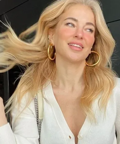 Kırmızı bikinili Burcu Esmersoy'dan yaz paylaşımı! Fit görünümü binlerce yorum aldı