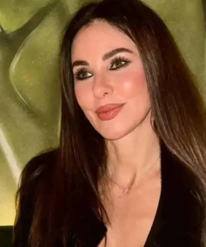 54 yaşındaki Defne Samyeli'den bikinili pozlar