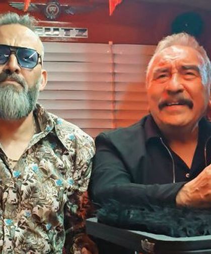 Ümit Besen, konserine nostaljik minibüsle gitti