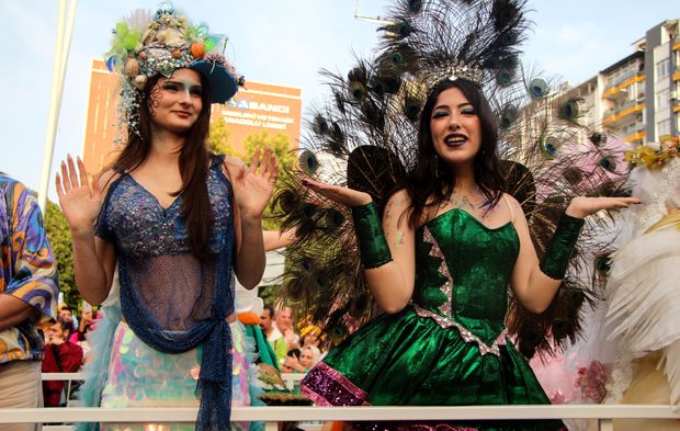 Adana Portakal Çiçeği Karnavalı'nda renkli görüntüler