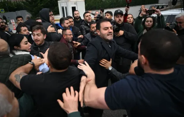 CHP'de tekme tokat kavga: Fotoğraflarla tahliye gerilimi!