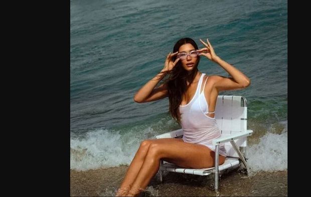 Hailey Bieber’dan yaz tatilinde cesur kareler; farklı bikinilli pozları nefes kesti!