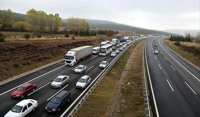 Kara yollarında durum: Anadolu Otoyolu'nun Ankara istikameti onarım çalışması nedeniyle trafiğe kapatıldı