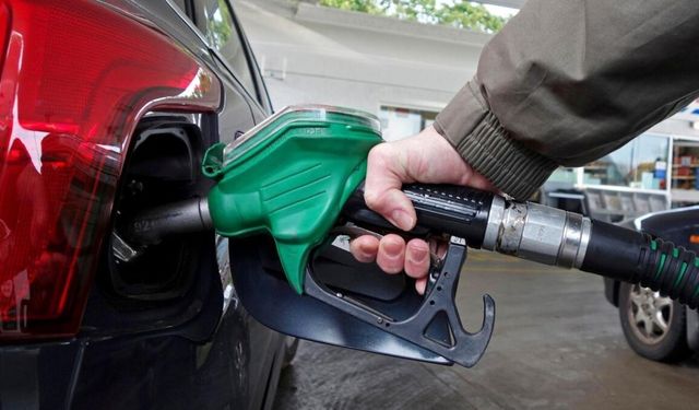 Petrolde yükseliş hızlandı: Stoklar düştü, zam kapıda mı?