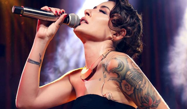 Melek Mosso'dan peş peşe bikinili pozlar