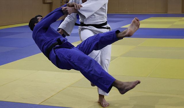 Bakan Bak, Paris 2024 kotası alan milli judocuları kutladı