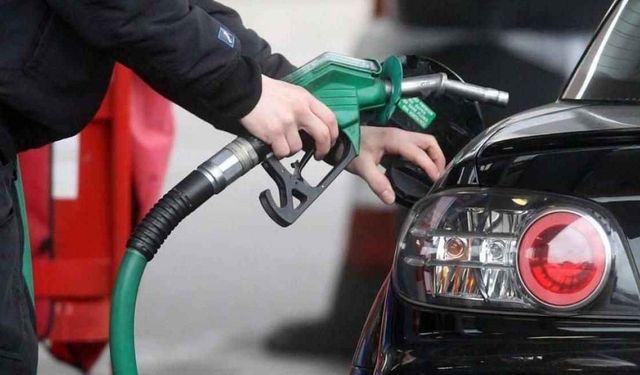 Akaryakıtta tabela bir kez daha değişti: Motorine indirim geldi!