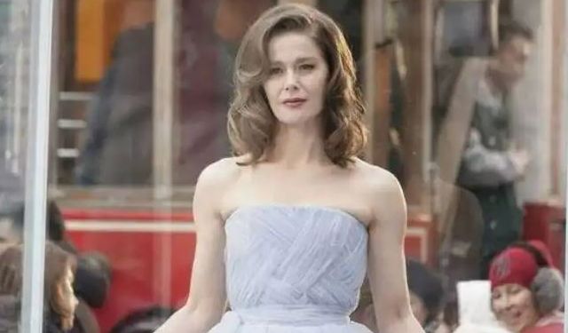Oyuncu Burcu Biricik dolandırıcıların hedefi oldu