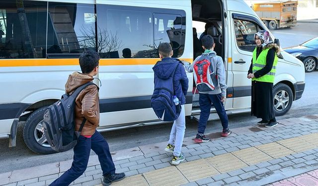 Veliler servis ücretlerinden şikâyetçi: Okul başlamadan servis çilesi kapıda