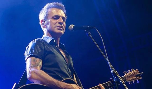 Teoman'ın canlı performansı alay konusu oldu: '5 bin liram sahnede can çekişiyor'