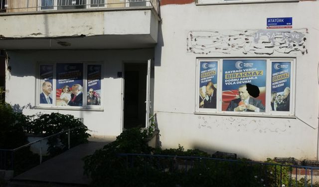 Çanakkale'de AK Parti'nin seçim ofisine taşlı saldırı gerçekleşti