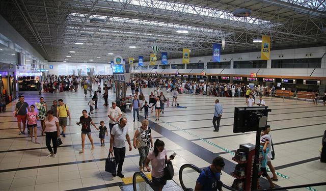 Antalya'ya gelen yabancı turist sayısı 10 milyonu aştı