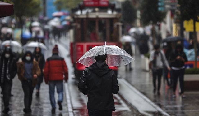 İstanbul Valiliği saat vererek uyardı: Gök gürültülü sağanak geliyor!