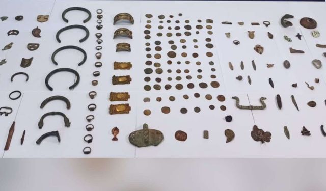 Sancaktepe'de düzenlenen operasyonda 8 bin 582 tarihi eser ele geçirildi