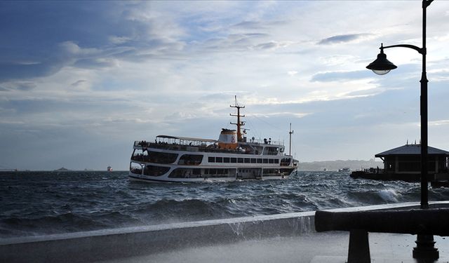 İstanbul’da olumsuz hava koşulları sebebiyle bazı vapur seferleri yapılamıyor