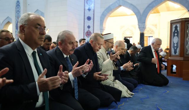 Cumhurbaşkanı Erdoğan, cuma namazını Barbaros Hayrettin Paşa Camisi'nde kıldı