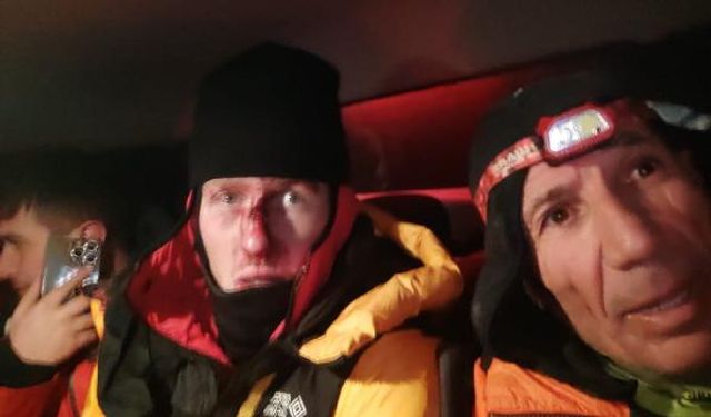 Ağrı Dağı'nda kayalıklara düşerek yaralanan Ukraynalı dağcı kurtarıldı
