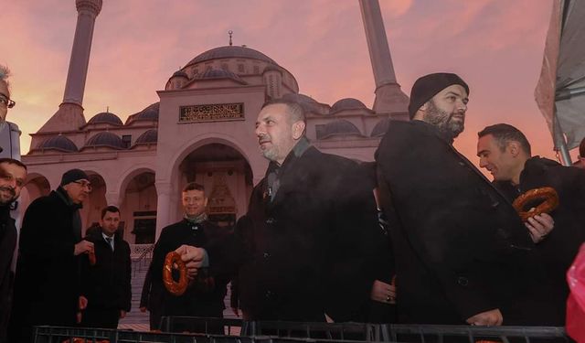 Ankara Sincan Belediye Başkanı Ercan sabah namazında vatandaşlarla buluştu