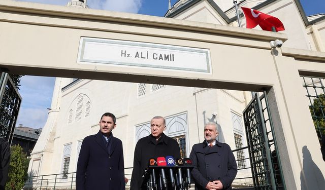 Cumhurbaşkanı Erdoğan cuma namazını Mecek Camisi'nde kıldı