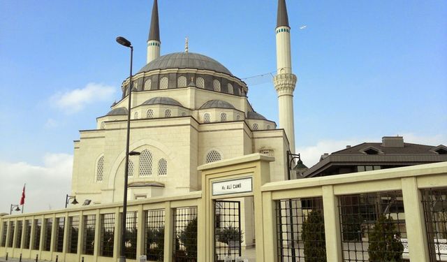 Erdoğan’ın Cuma namazlarını kıldığı Hz. Ali Camisini kim yaptırdı?