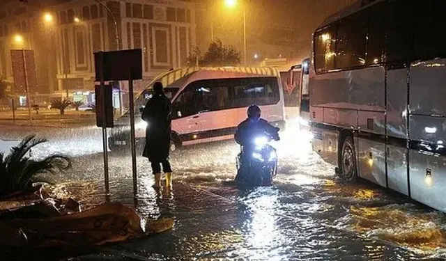 Antalya'da kuvvetli sağanak, sel ve su baskınlarına neden oldu