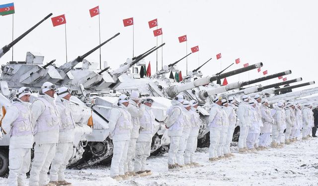 Azerbaycan Özel Kuvvetleri kış tatbikatı gerçekleştirdi